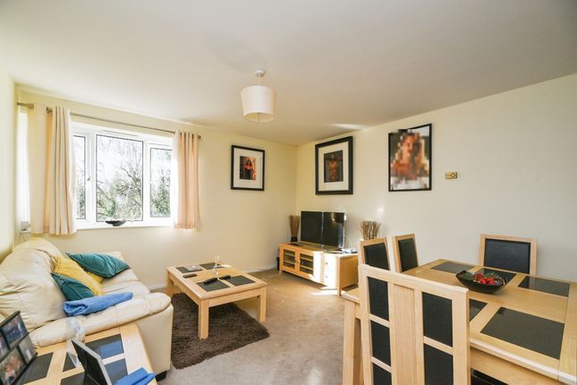 2 Chaveywell Court, Castle Street, CALNE photo 5