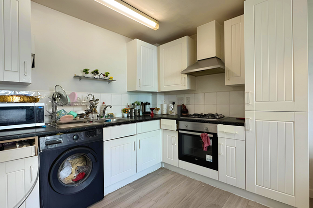 Flat 14, Northolt photo 3