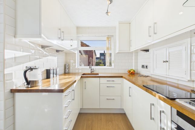 Cam03162G0-Pr0369-Still013