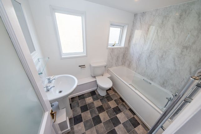 18, Esslemont Road, Southsea photo 4