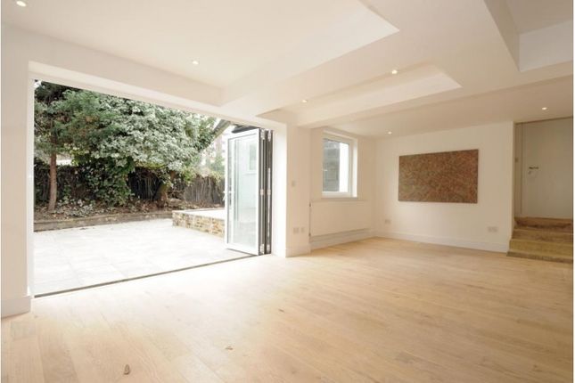 Thumbnail Flat to rent in Oval Road, London