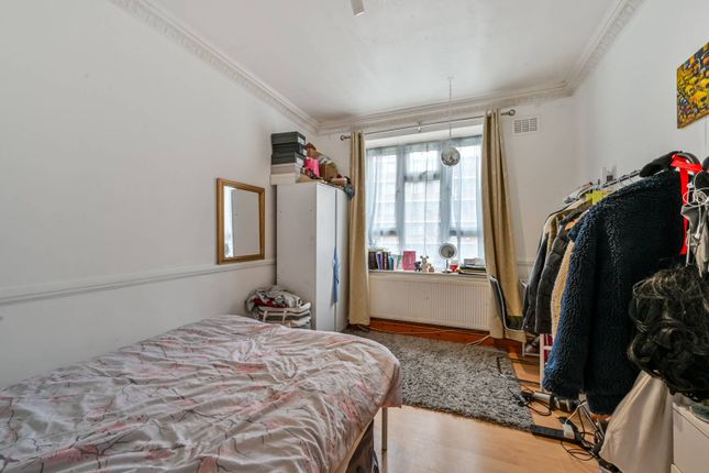 Flat for sale in Portland Rise, Finsbury Park, London
