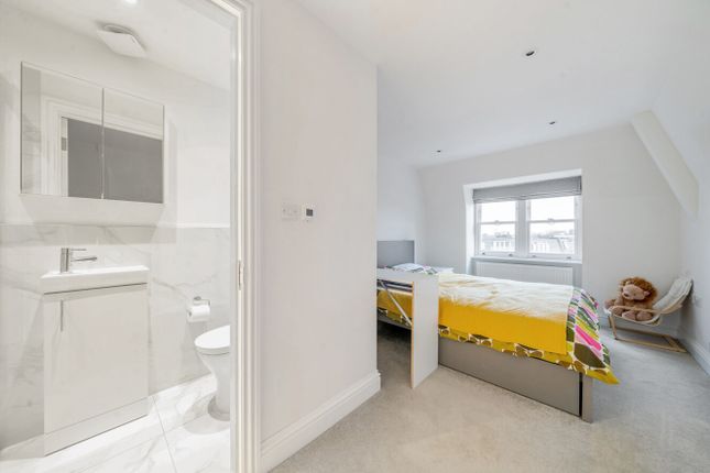 3-bed flat on Flat 3, 114, Askew Road, London, £600,000
