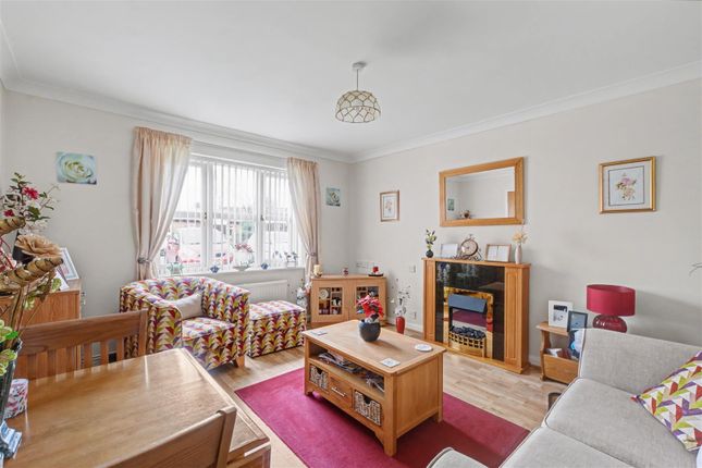 28, Calverton Close, Nottingham photo 2