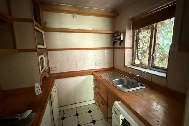 90 Whitacre, Peterborough PE1 4SX photo 3