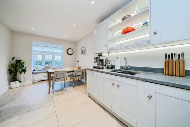 48, Consort Drive, Surrey photo 3