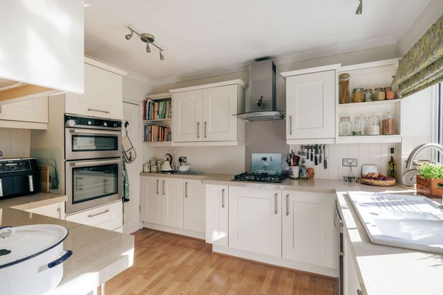 51 Blount Avenue, East Grinstead photo 4