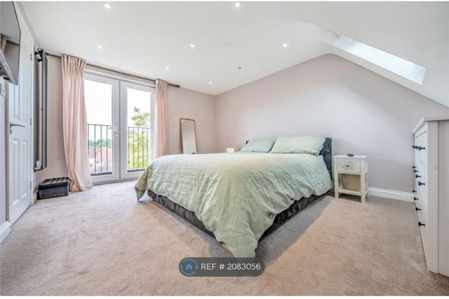 Thumbnail Room to rent in Raymond Crescent, Guildford