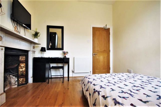 Room to rent in Manor House Road, Jesmond, Newcastle Upon Tyne