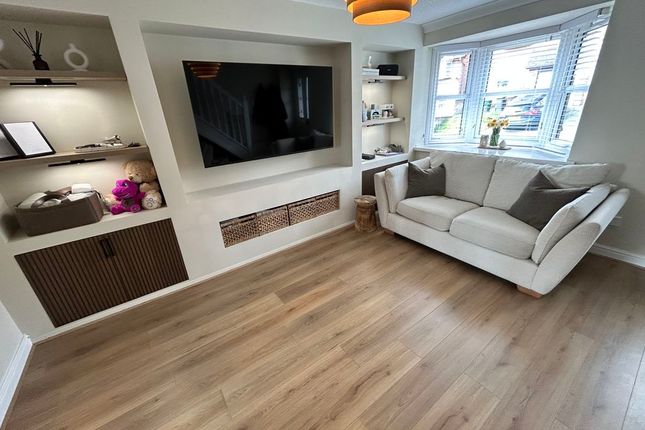 2, Conolly Close, Llandudno photo 3