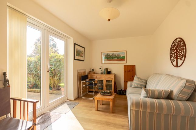 34, Whitestone Drive, Keighley photo 3