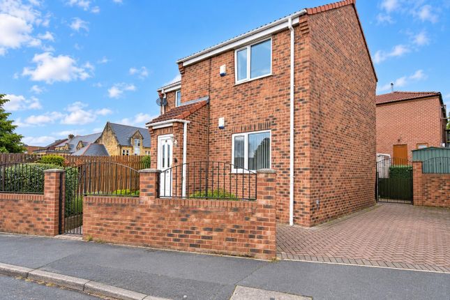 2-bed flat on Wellington Street, Wakefield, £725/mo