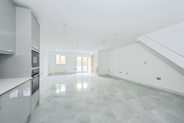 Plot 4, 4-5, Station Approach, Surrey photo 3