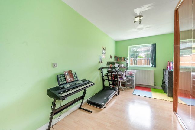 Maricas Avenue, Harrow photo 4