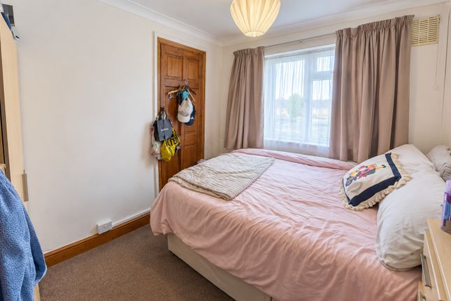 82, Lansbury Road, Enfield photo 4