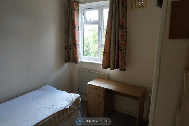 Flat, Cumberland House Kingston Hill, Kingston Upon Thames photo 3