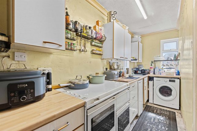 6, Brentwick Gardens, Brentford photo 4