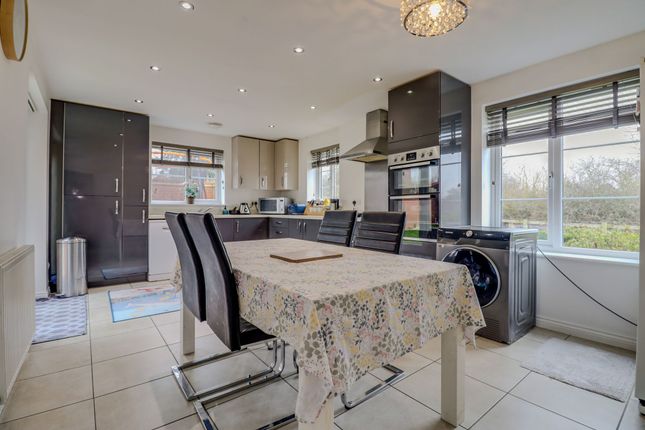 21 Willow Road, Leicester photo 2