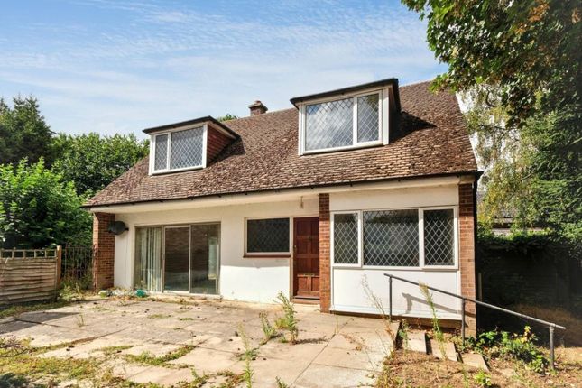 3-bed semi-detached on 15, Great Lane, Bedford, £285,000