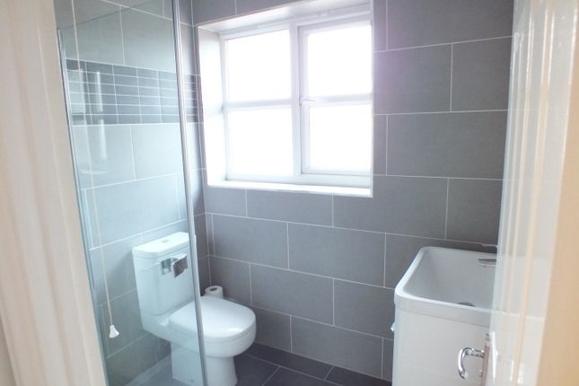 Room 5, 1, Lacewood Gardens, Reading photo 5