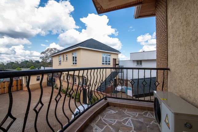 Villa for sale in Lakeside Estate, Rosslyn, Nyari