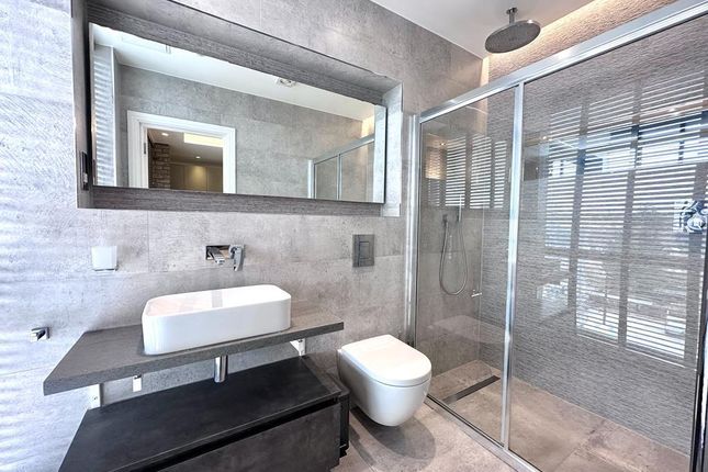 Newby House, Flat 14, 309 Chase Road, London photo 5