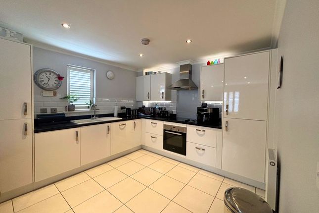 46, Westrop Drive, Halstead photo 2