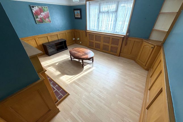 35, Arundel Road, Hounslow photo 2
