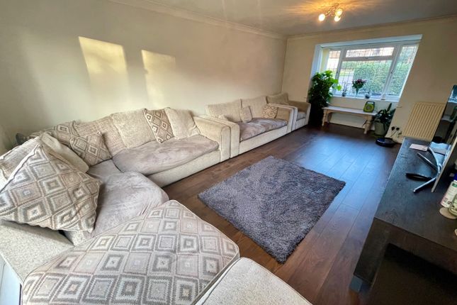 5, Greenside Park, Luton photo 3