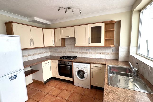 3, Grange Place, Staines-upon-Thames photo 3