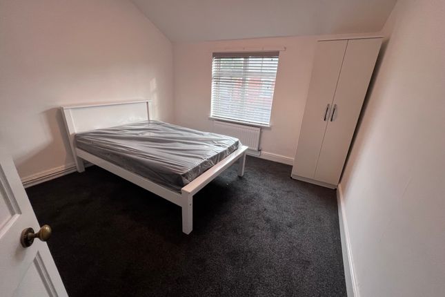 End terrace house to rent in Henry Street, Kenilworth