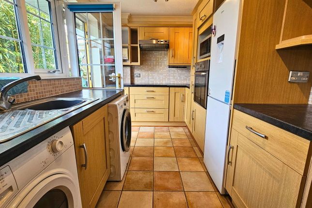 11, Holly Grove, Crewkerne photo 4