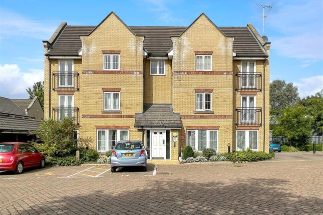Thumbnail Flat to rent in Grebe Court, Cambridge
