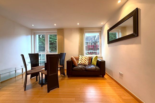 6, Helion Court, London photo 3