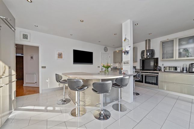 4, Hilltop Walk, Harpenden photo 2