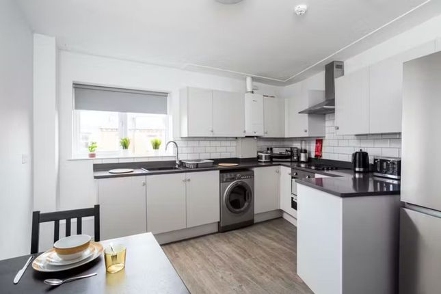 Flat to rent in 48 Royal Park Rd, Leeds