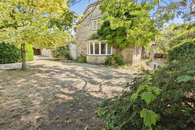 3-bed house on Hunters Lodge, The Street, Badminton, £595,000