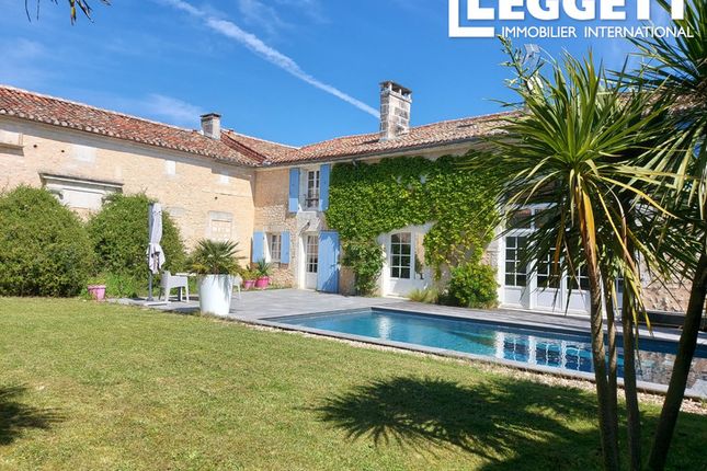 Villa for sale in Roullet-Saint-Estèphe, Charente, Nouvelle-Aquitaine