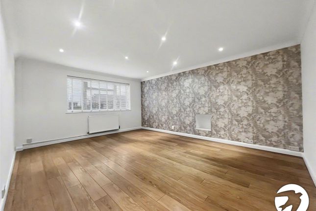 2, Corral Close, Kent photo 2
