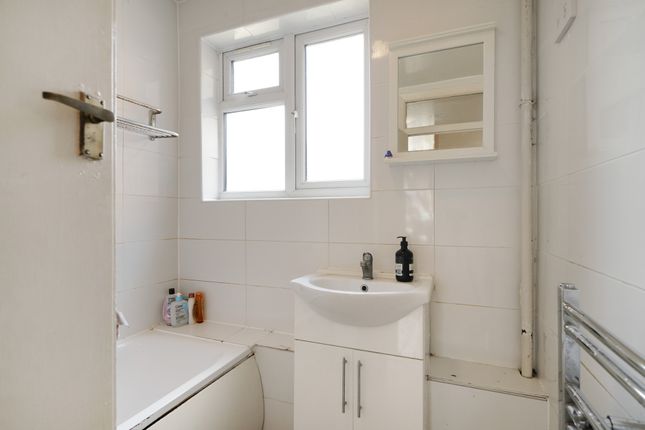 80 Carmel Court, Kings Drive, Wembley photo 4