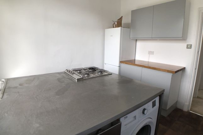 Flat 2, 2, Troutbeck Road, New Cross photo 4