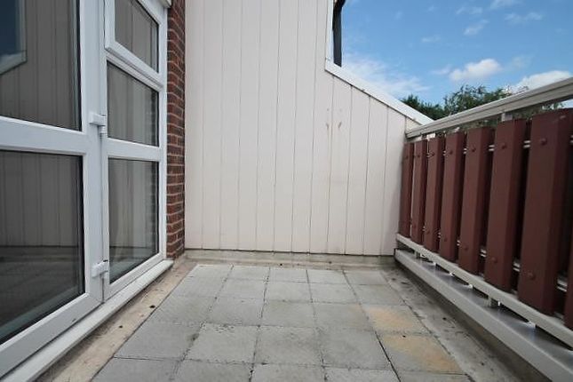 Dunmow Close, Feltham photo 5