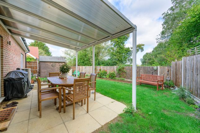 3 Willow Lane, Norwich photo 4