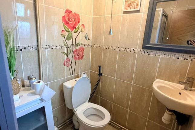 7, Pear Tree Avenue, Tipton photo 4