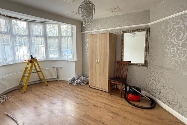CRANFORD LANE, HARLINGTON  photo 2