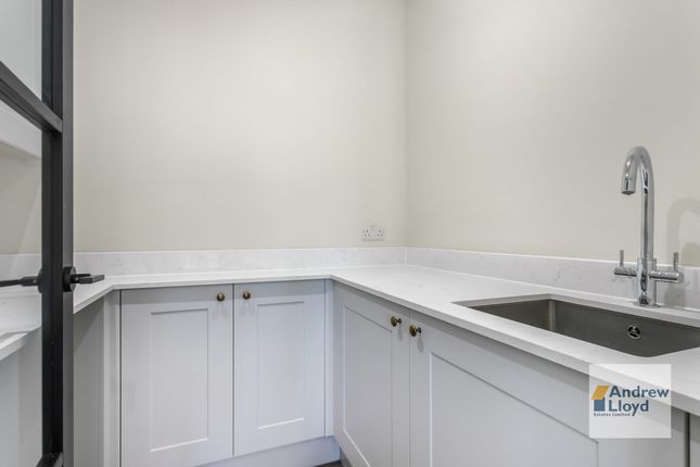72 Blanche Lane, South Mimms photo 3