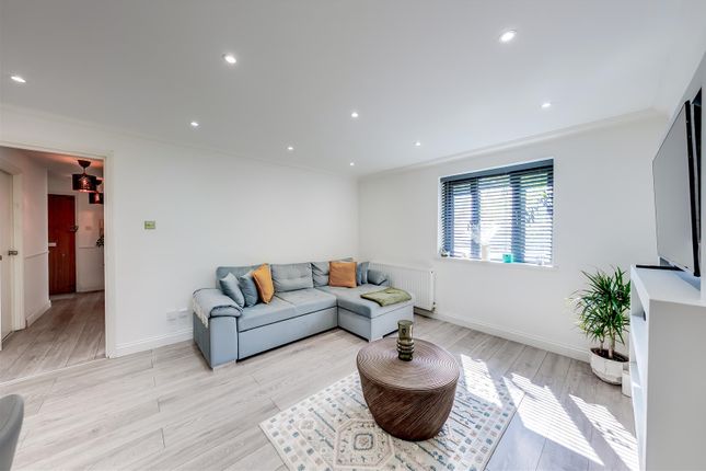 134, Woodfall Drive, Crayford photo 4