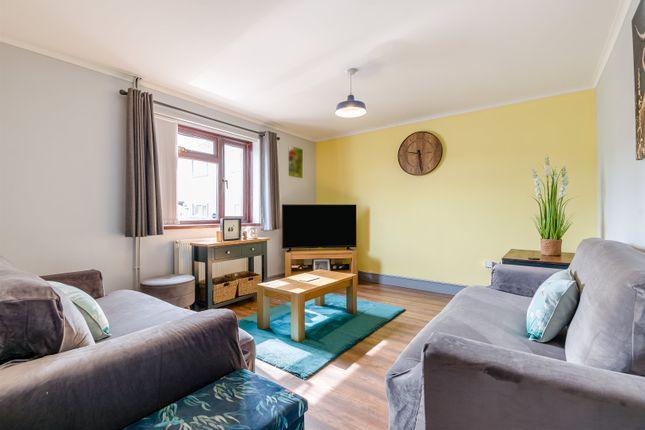 8, Eastgate Crescent, Caerwent, Caldicot photo 4