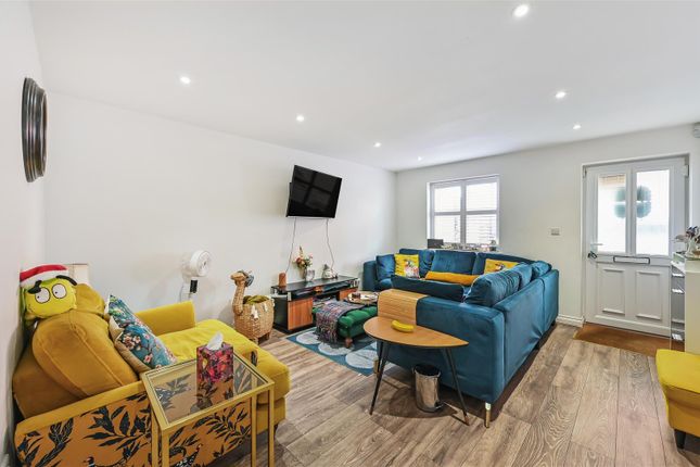 Living Room.Jpg