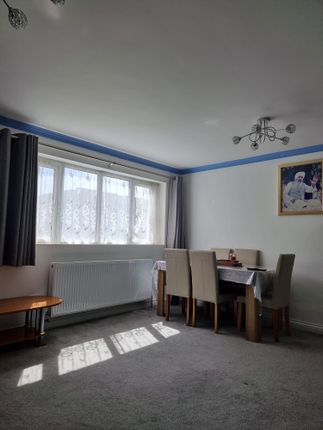 Sandown Close, Hounslow photo 5